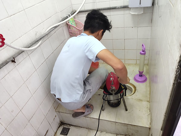 灵宝肥皂掉到马桶里把马桶堵住了怎么办？马桶堵住了怎么办