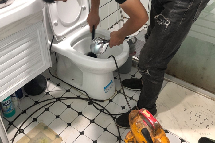 灵宝马桶堵塞自己疏通还是找师傅？专业上门服务让你省时更省心